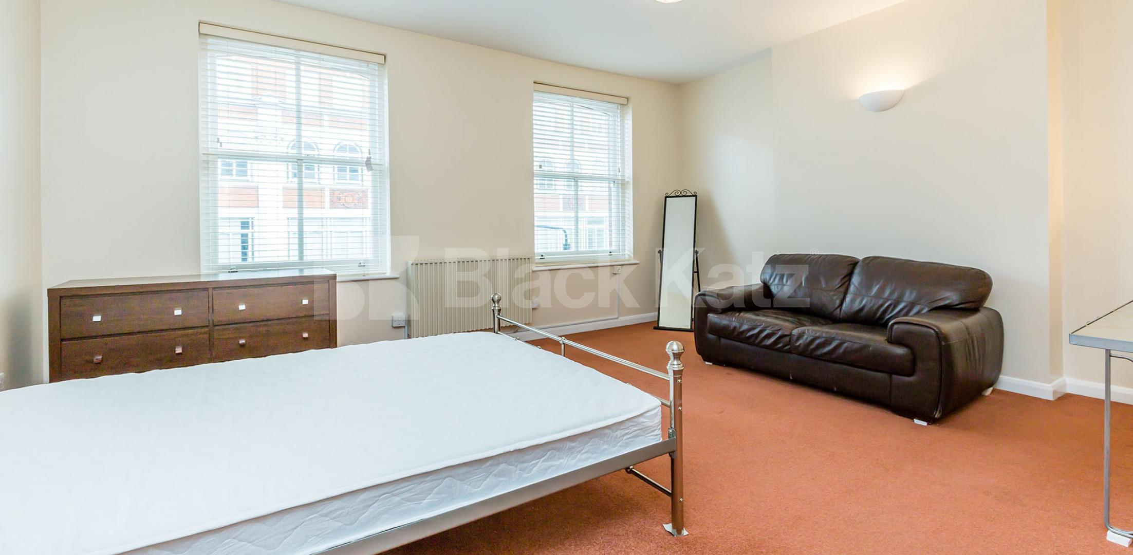 Fantastic spacious two bed by Goodge St Station Tottenham Court Road, West End